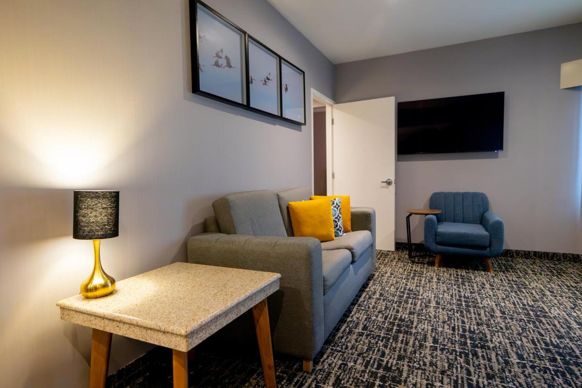 Voco Saltillo Suites By Ihg Exterior foto