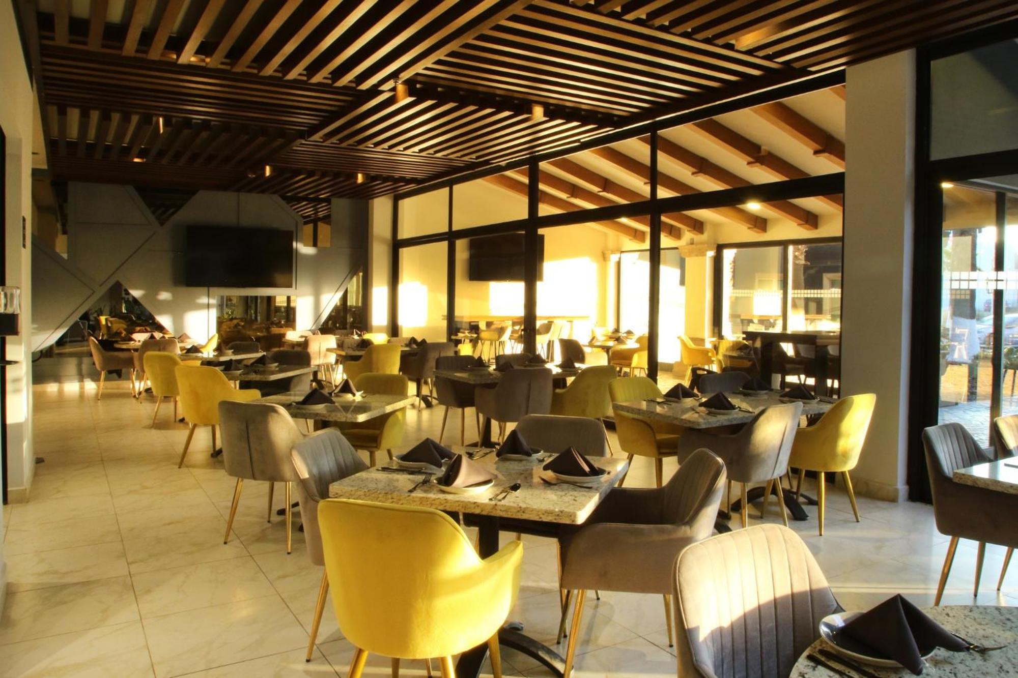 Voco Saltillo Suites By Ihg Exterior foto