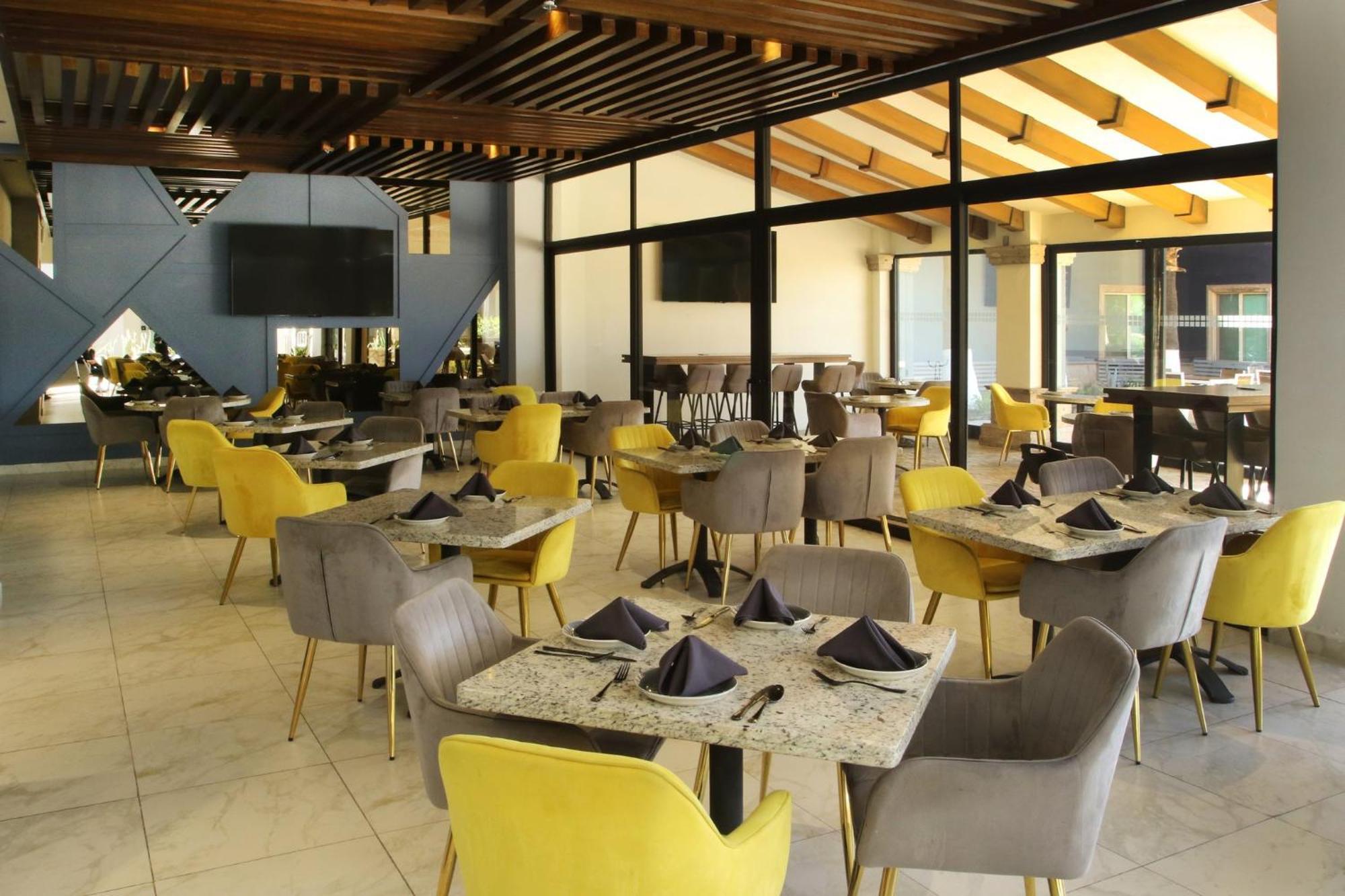 Voco Saltillo Suites By Ihg Exterior foto
